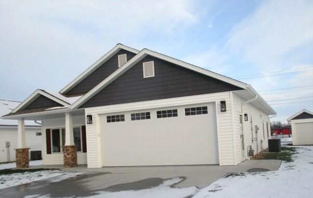 800 BARELA CIR, Centralia, MO 65240