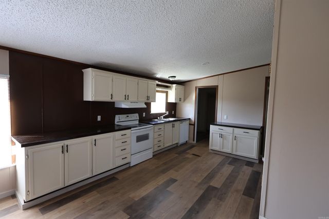 200 Reames Rd, Romance, AR 72136