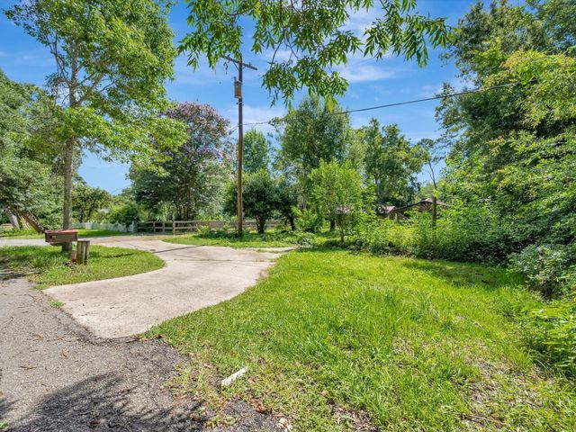 5213 Palm Drive, Dickinson, TX 77539
