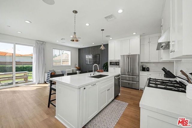1207 N Commonwealth Avenue, Los Angeles, CA 90029
