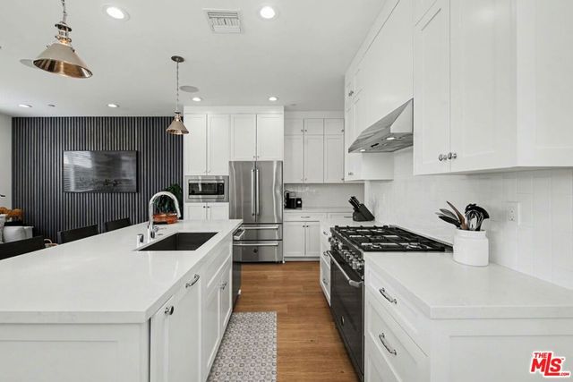 1207 N Commonwealth Avenue, Los Angeles, CA 90029