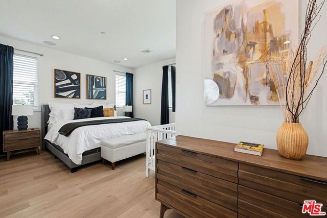 1207 N Commonwealth Avenue, Los Angeles, CA 90029