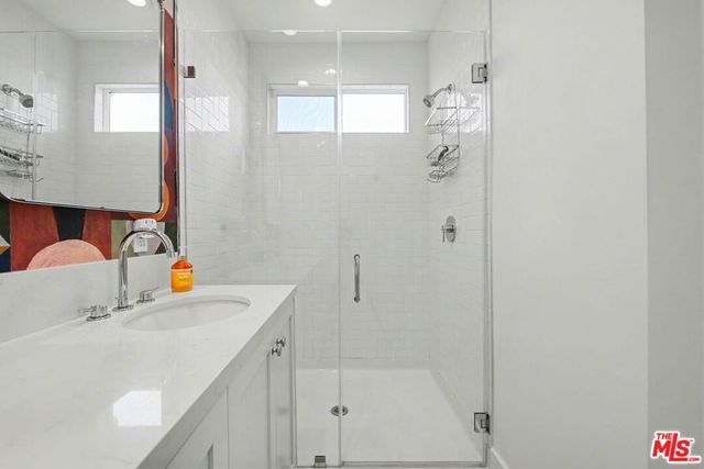 1207 N Commonwealth Avenue, Los Angeles, CA 90029