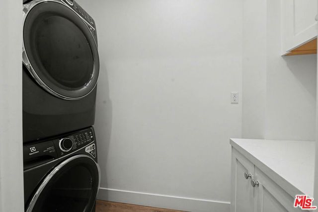 1207 N Commonwealth Avenue, Los Angeles, CA 90029