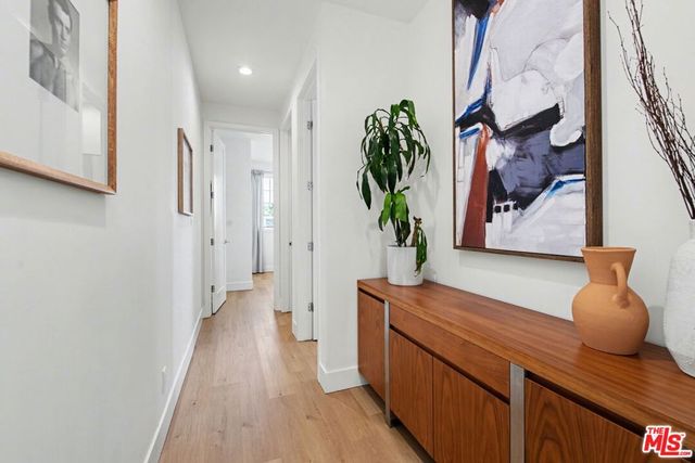 1207 N Commonwealth Avenue, Los Angeles, CA 90029