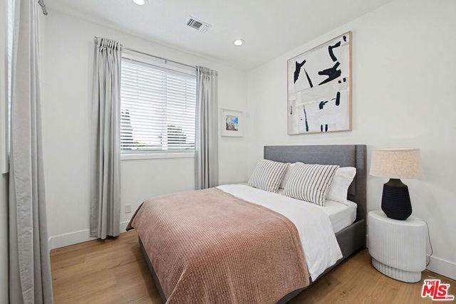 1207 N Commonwealth Avenue, Los Angeles, CA 90029