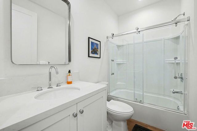 1207 N Commonwealth Avenue, Los Angeles, CA 90029
