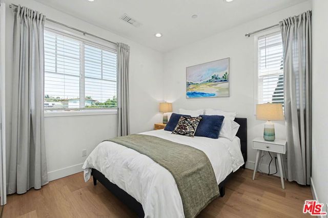 1207 N Commonwealth Avenue, Los Angeles, CA 90029