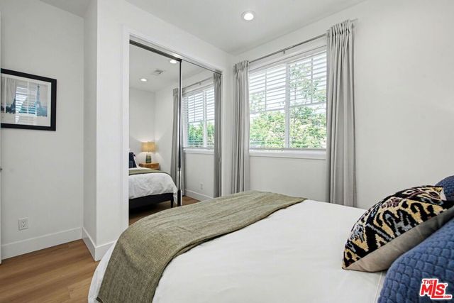 1207 N Commonwealth Avenue, Los Angeles, CA 90029