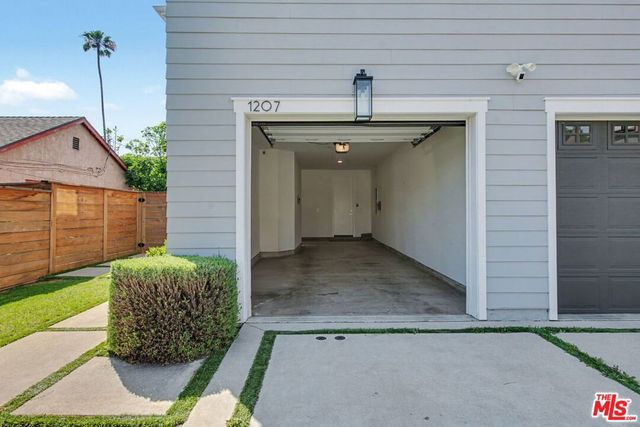 1207 N Commonwealth Avenue, Los Angeles, CA 90029
