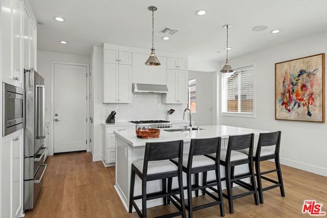 1207 N Commonwealth Avenue, Los Angeles, CA 90029