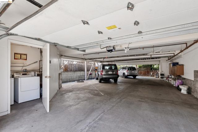 459 Stow Ave, Oakland, CA 94606