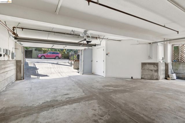 459 Stow Ave, Oakland, CA 94606