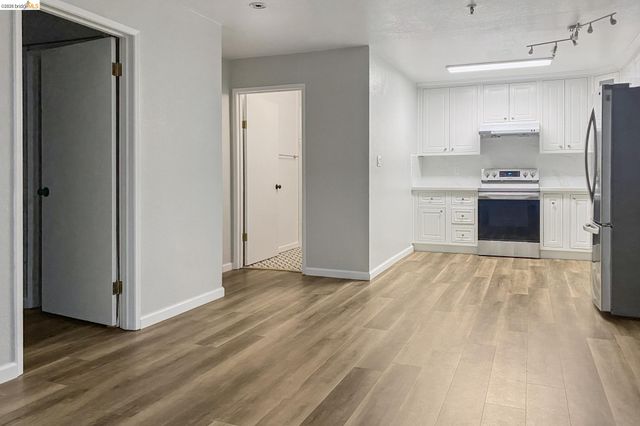 459 Stow Ave, Oakland, CA 94606