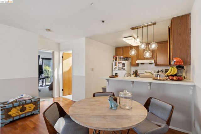 459 Stow Ave, Oakland, CA 94606