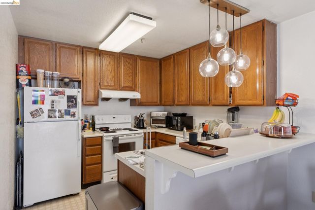 459 Stow Ave, Oakland, CA 94606