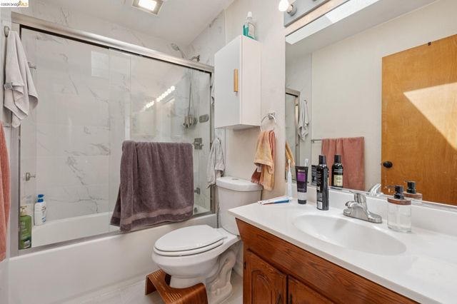 459 Stow Ave, Oakland, CA 94606