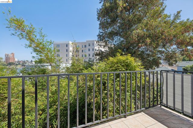 459 Stow Ave, Oakland, CA 94606