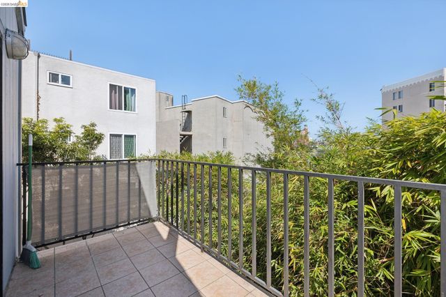 459 Stow Ave, Oakland, CA 94606