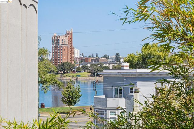459 Stow Ave, Oakland, CA 94606
