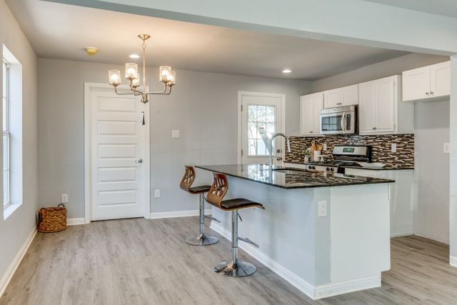 2627 Sharon Street, Dallas, TX 75211