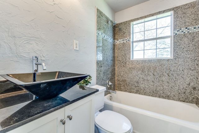 2627 Sharon Street, Dallas, TX 75211