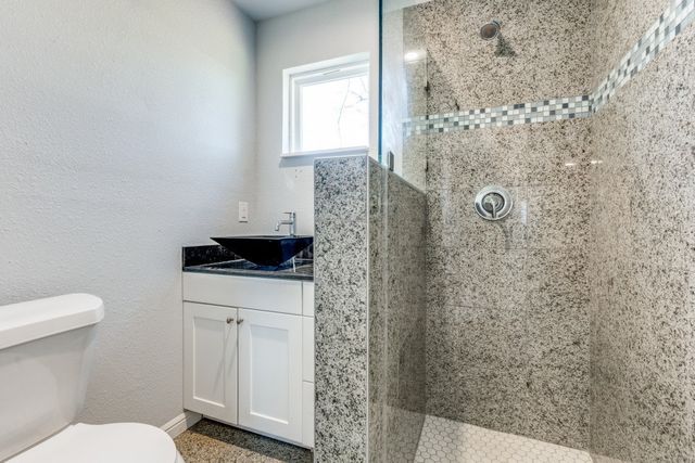 2627 Sharon Street, Dallas, TX 75211