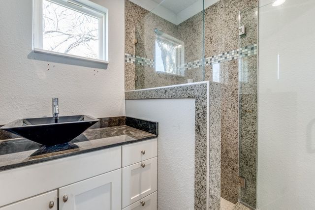 2627 Sharon Street, Dallas, TX 75211