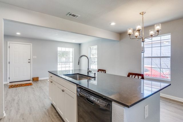 2627 Sharon Street, Dallas, TX 75211