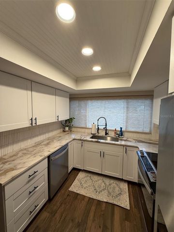 6206 GREENLEAF LANE, Tampa, FL 33617