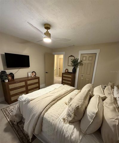 6206 GREENLEAF LANE, Tampa, FL 33617