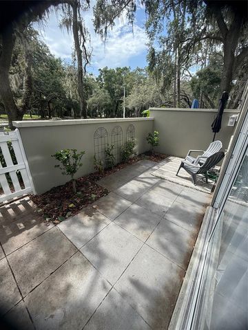 6206 GREENLEAF LANE, Tampa, FL 33617