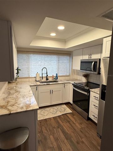 6206 GREENLEAF LANE, Tampa, FL 33617