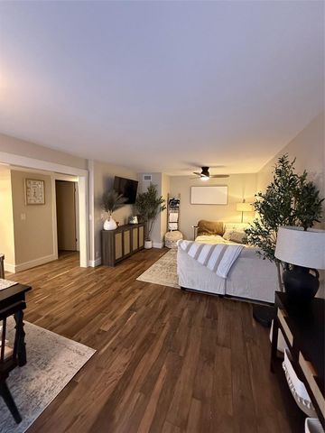 6206 GREENLEAF LANE, Tampa, FL 33617