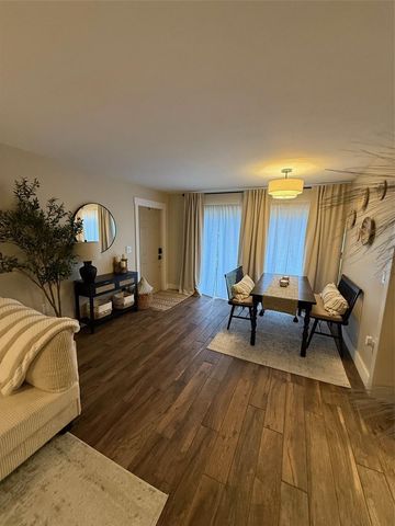 6206 GREENLEAF LANE, Tampa, FL 33617