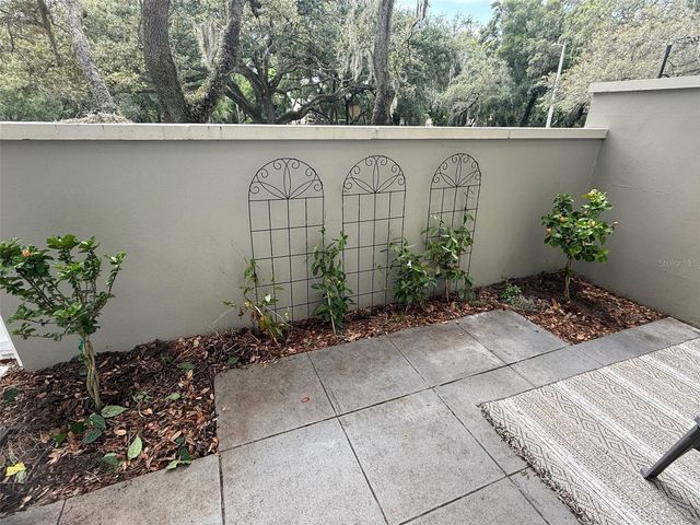 6206 GREENLEAF LANE, Tampa, FL 33617