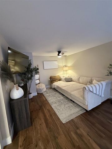 6206 GREENLEAF LANE, Tampa, FL 33617