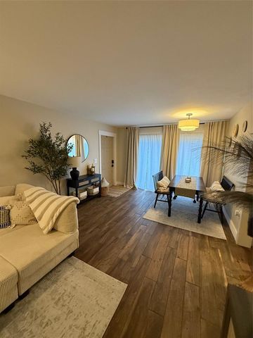 6206 GREENLEAF LANE, Tampa, FL 33617