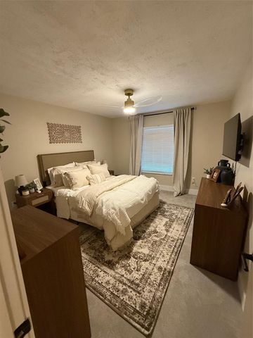 6206 GREENLEAF LANE, Tampa, FL 33617