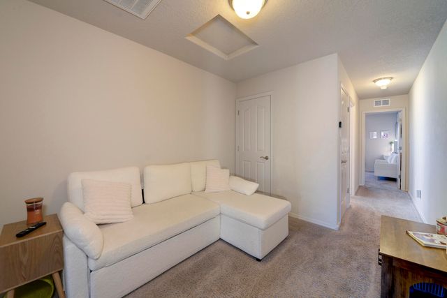 6908 Papaya Street NE, Albuquerque, NM 87109