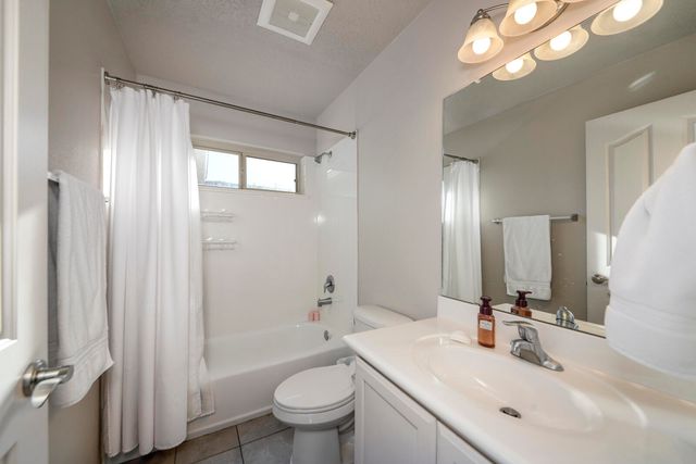 6908 Papaya Street NE, Albuquerque, NM 87109