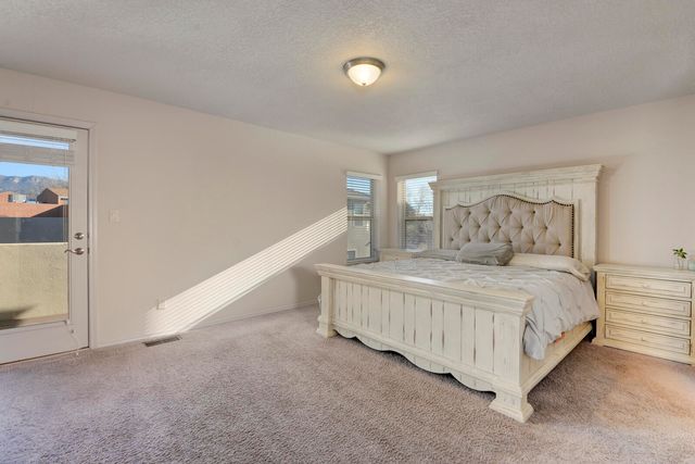 6908 Papaya Street NE, Albuquerque, NM 87109