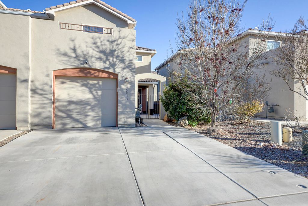 6908 Papaya Street NE, Albuquerque, NM 87109