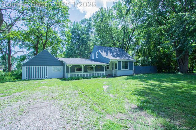 20500 McKishnie Street, Clinton Charter Township, MI 48035