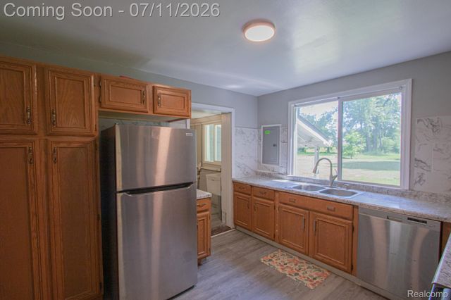 20500 McKishnie Street, Clinton Charter Township, MI 48035
