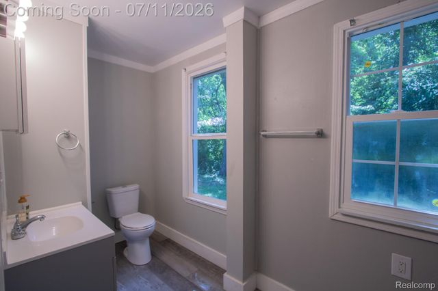 20500 McKishnie Street, Clinton Charter Township, MI 48035