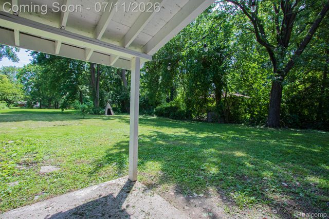 20500 McKishnie Street, Clinton Charter Township, MI 48035