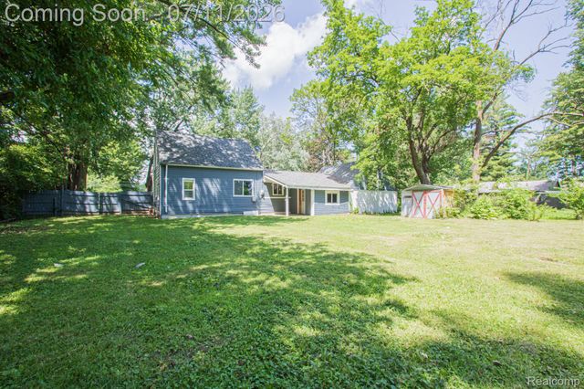20500 McKishnie Street, Clinton Charter Township, MI 48035