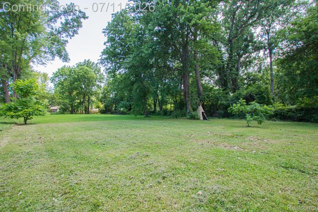 20500 McKishnie Street, Clinton Charter Township, MI 48035