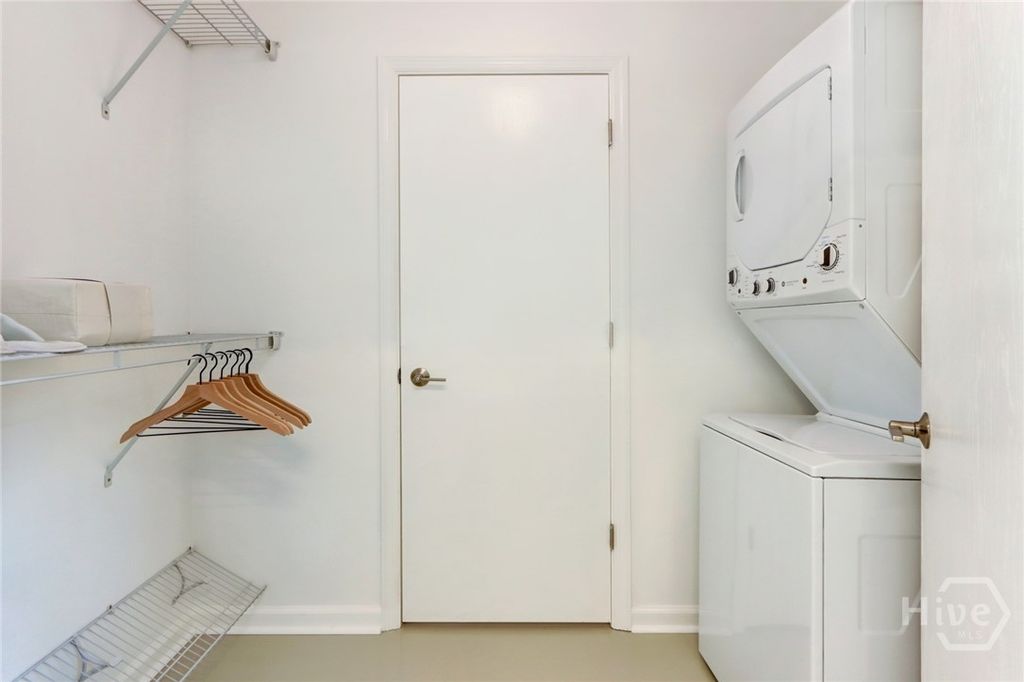 Image 20 of property listing at 103 BRANDYWINE Road 1/2, Savannah, GA 31405